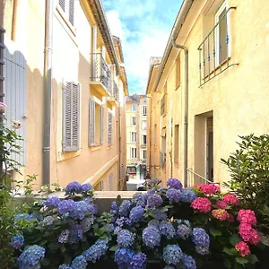 https://appartement-luxe-terrasse-climatisation-centre-d-aix.fr-provencehotel.com