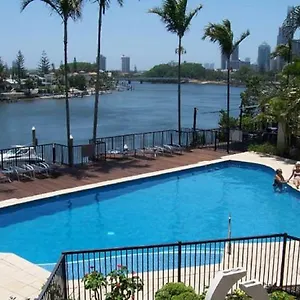 https://the-pinnacle-apartments.queenslandhotels.net